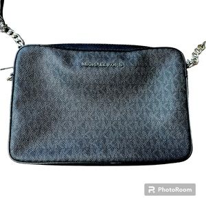 Michael Kors Jet Set Cross-Body